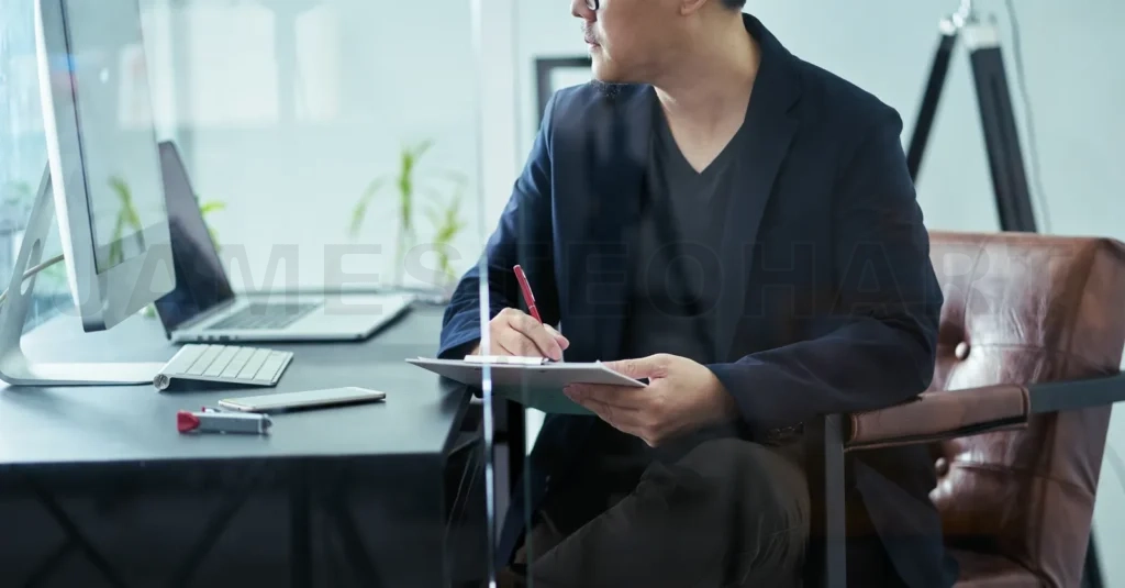 
Close up businessman write marketing tips note