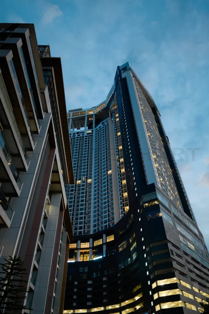 
Modern skyscraper towering over genting highlands, malaysia at dusk
