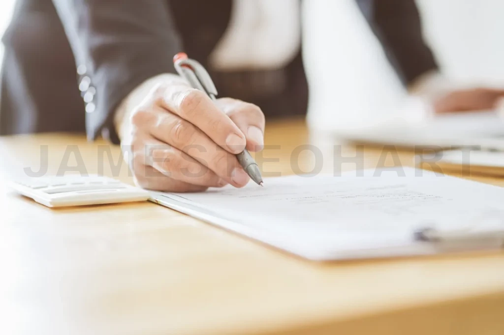 
Close Up View Of Businessman  To Sign A Big Project