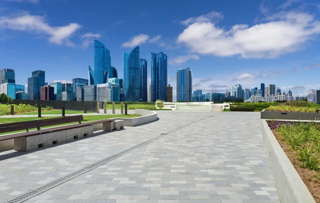 
Benches inviting to sit and admire the cityscape